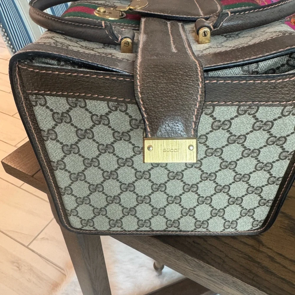 Gucci Beige GG Supreme Canvas Top Handle Bag with Green and Red Web - Picture 3 of 9